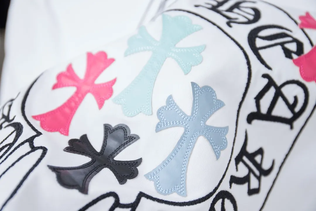 🅿️190 Ch*ome Hearte 25SS Early Spring New Style Embroidered Contrasting Cro Heart Label Short Sleeves Light Luxury Essential Item for Daily Commuting for Men and Women Correct Version Welcome to Compare Detailed Features · 320g 100% pure cotton double yarn jersey fabric · Custom dyed in the same cylinder, special thickened 32 pieces double-strand 1X1 thread · Imported Tajima machine embroidery tatami embroidery · Hand-embroidered leather tag hardware · Double-needle stitching and cross-stitch technology · Original main mark, washed tag, branded moisture-proof paper packaging Color: Black/White Size: S/M/L/XL